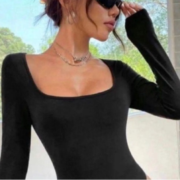 SKIMS ScoopNeck Bodysuit S/M - Picture 1 of 4